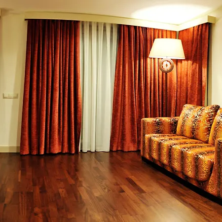 نيزا بارك 4*